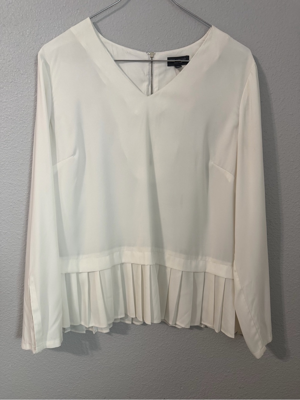 The Limited White V-Neck Pleated Hem Blouse